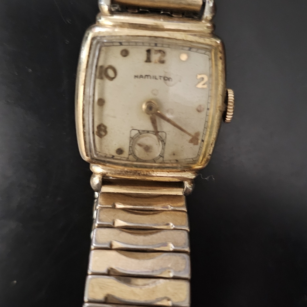 Vintage Hamilton. NEEDS BATTERY & CLEANING